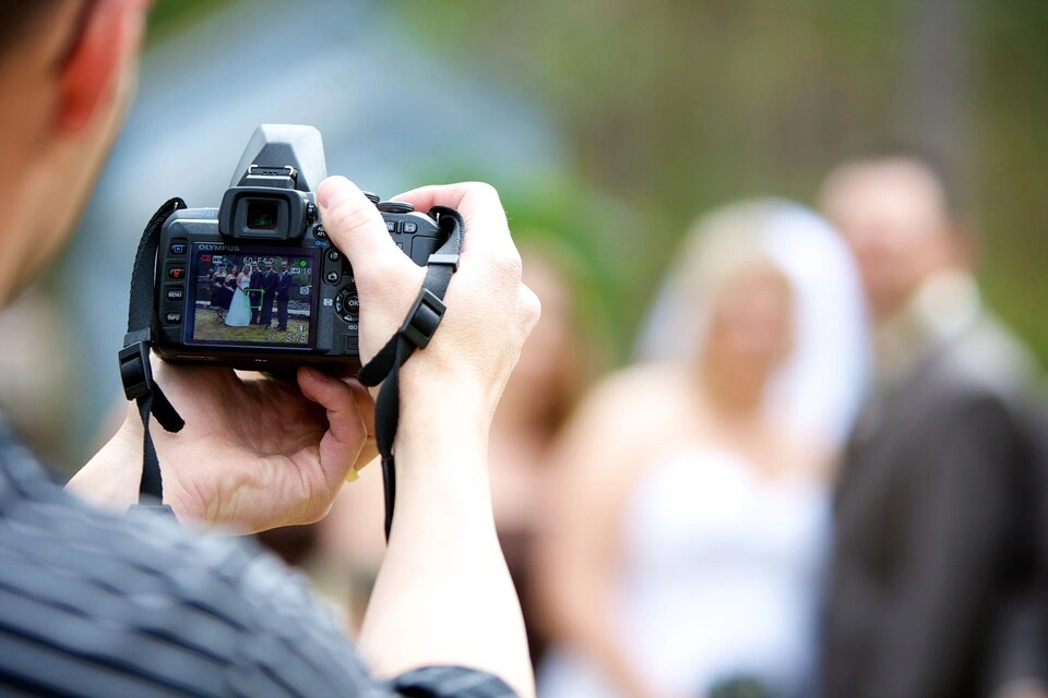 Read more about the article De ce nu este tocmai o idee bună să te bazezi pe „vărul cu DSLR-ul”